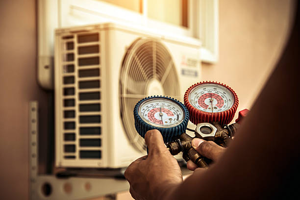 Professional Hvac Installation technician working in Lindsay, OK